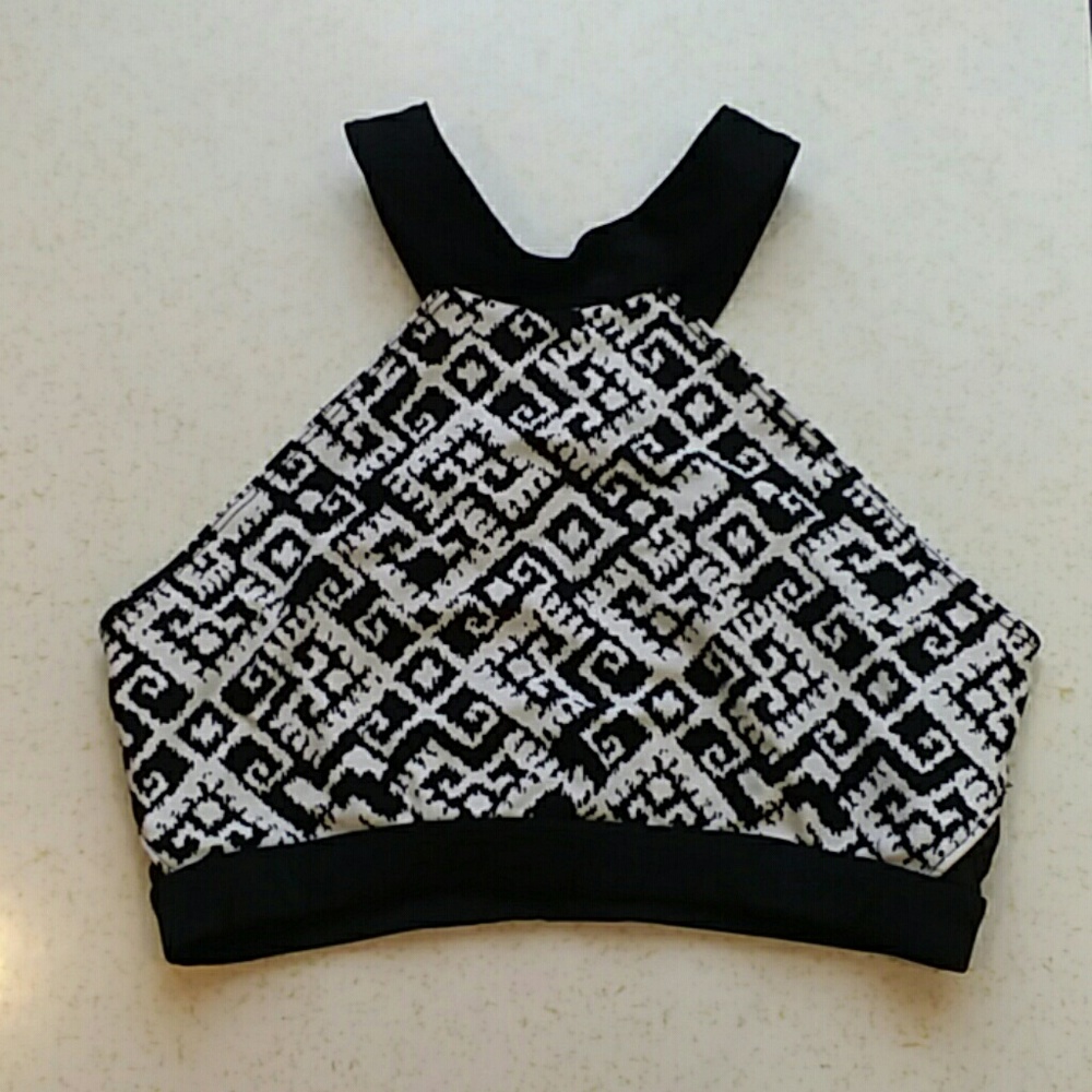 High neck crop top sorts bra xs black white